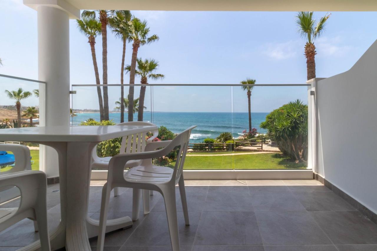 Rododafni Beach Apartments Paphos Esterno foto